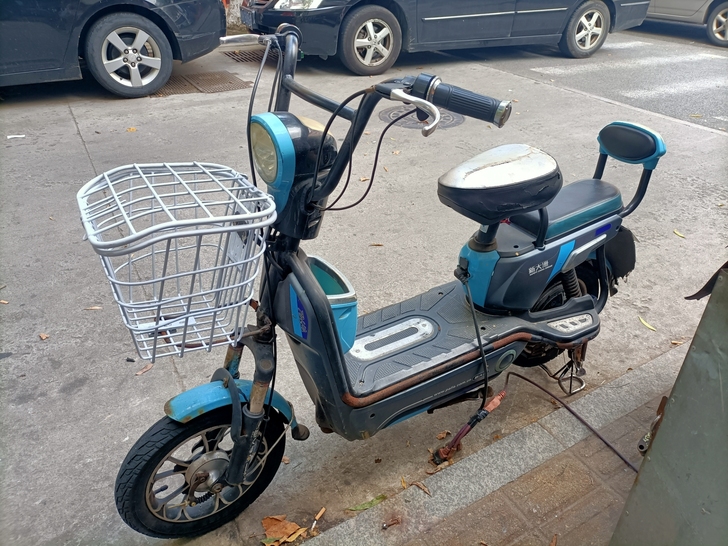 新大洲电动车，电瓶前年换的，买了新电动车，...