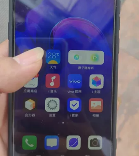 出一台自用的VIVO X27翡翠绿 8+1...