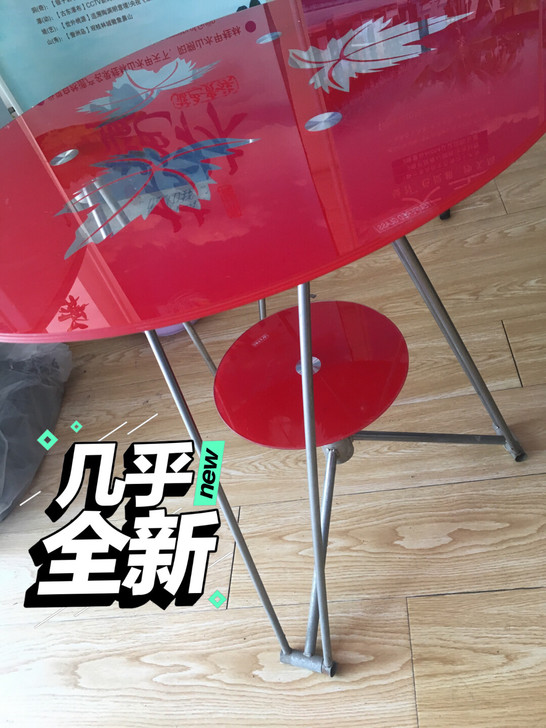 玻璃茶几，平时都用的桌布，用的仔细。取货台...