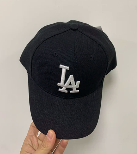 MLB棒球帽，朋友送的没戴过呢 全新正品吊...