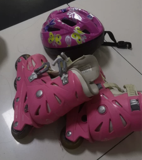 轮滑鞋 9新。30至35码。小了。 小学生...