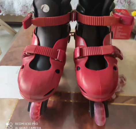 轮滑鞋溜冰鞋 标签码数39-42,但鞋子大...