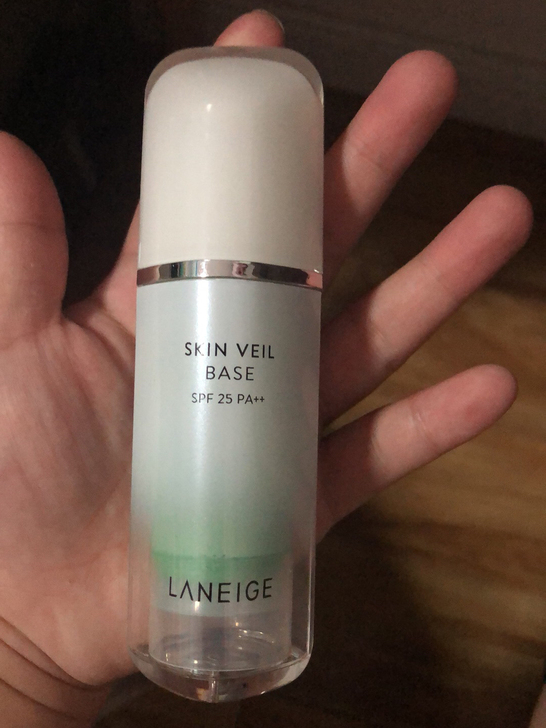 兰芝隔离 朋友送的 就用两次 有点白 出手...