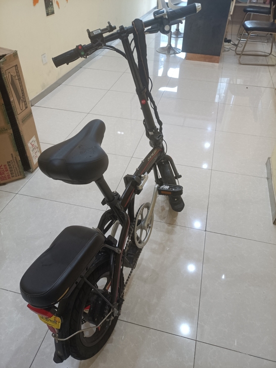 正步折叠电动车，19年年底购入，原价220...