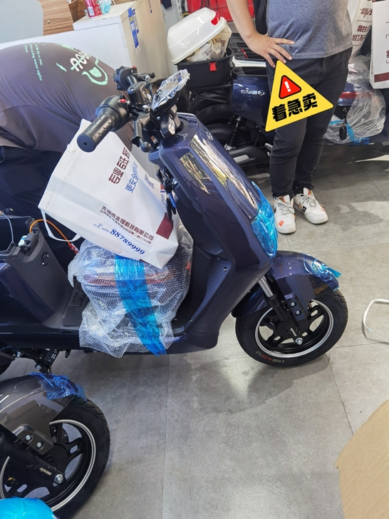 急卖新国标电动车，急出全新！