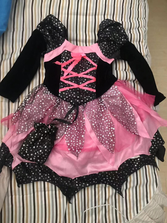 幼儿园万圣节搞活动买的，仅穿了半天，衣服带...