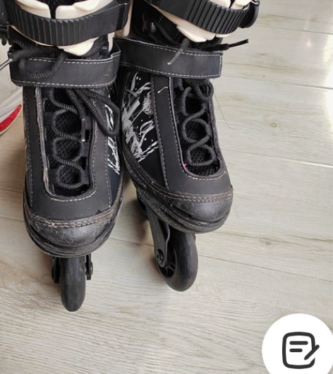 轮滑鞋，迪卡侬购入，质量很好，轻微使用。闲...