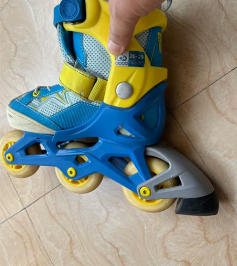 迪卡侬儿童滑冰鞋26-29码可以调动，质量...
