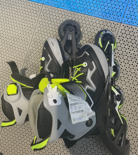 迪卡侬儿童轮滑鞋，29-32可调节，9成新...