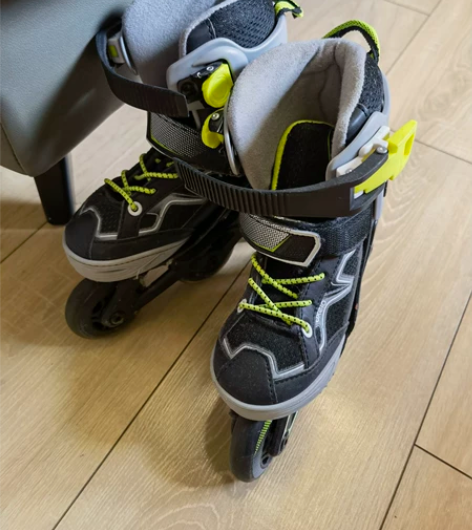 迪卡侬 儿童轮滑鞋 4个尺码可变 26-2...