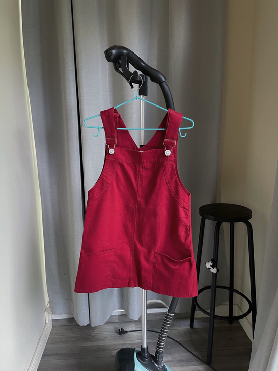 几乎全新酒红色背带裙
