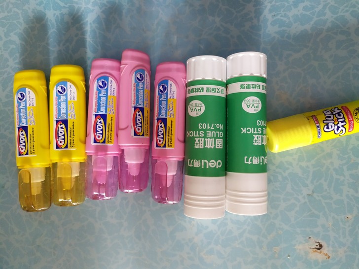 公司倒闭不干了低价出售得力7101胶棒固体...