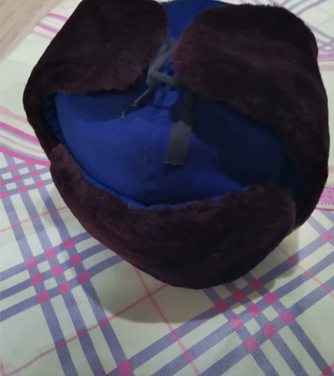 老式雷锋帽，上世纪七十年代的东西，蓝色比较...