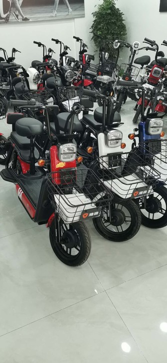 雅迪电动车，地址:国华御翠园雅迪专卖店，实...