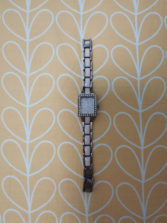 之前在日本买回来的，戴了半年多，然后一直就...