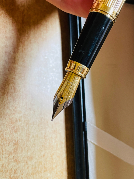 全新未用金色粗杆钢笔 实物很好看 手感也好...