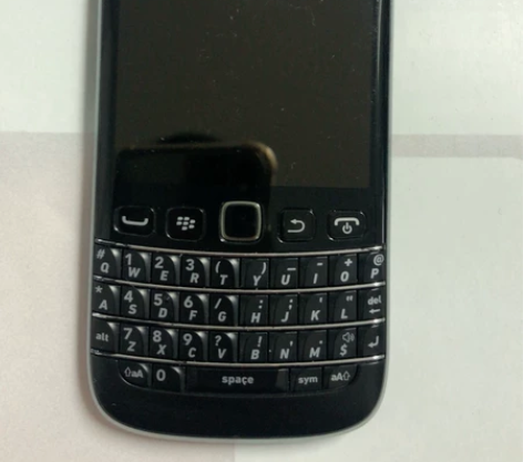 黑莓9790  本机8G内存 小巧学生戒网...