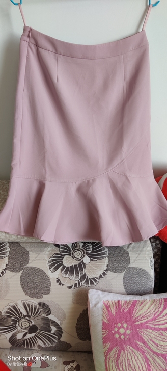 下摆荷叶边百搭包臀高腰鱼尾职业半身裙