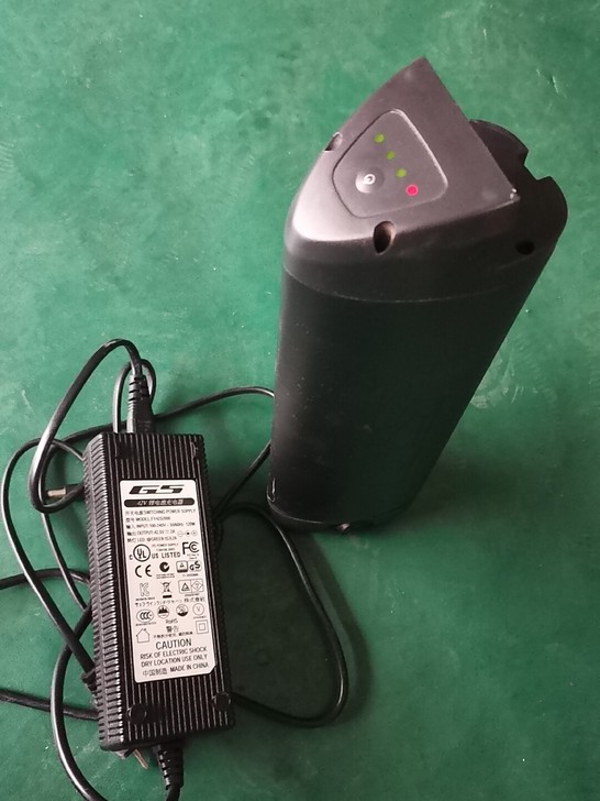 车丢了，剩下了36v正步助力自行车充电器、...