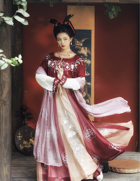 全新耀春花瑶归s码，仅试穿，不合身就想出掉了