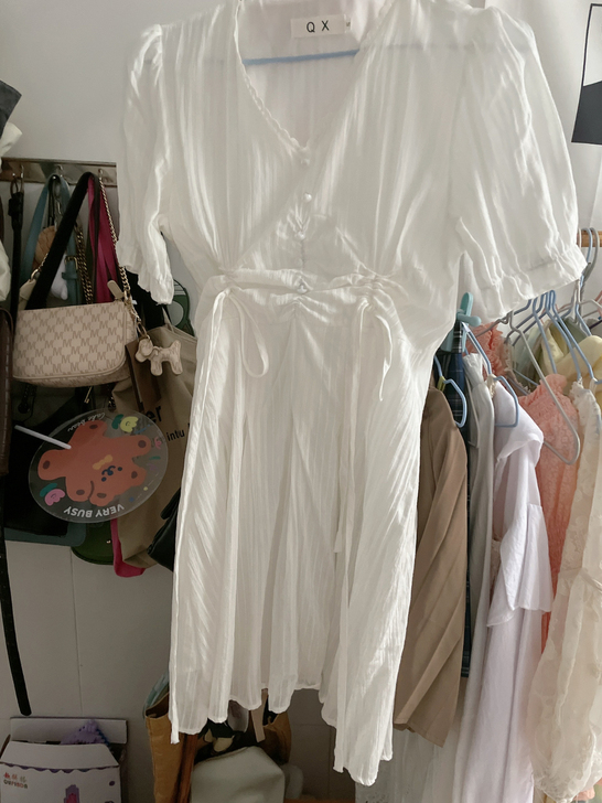 白色收腰连衣裙 s码，穿一次