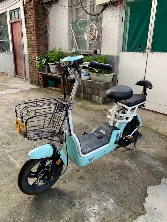 二手电动车。 处理九成新二手电动车爱玛雅迪...