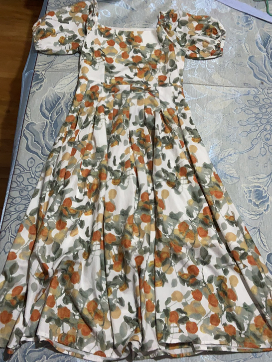 法式连衣裙，方领设计，很显锁骨，m码，很有...