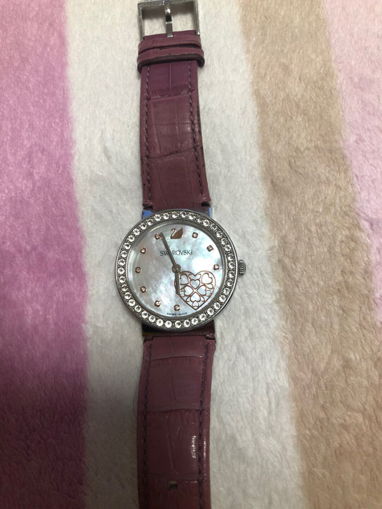 施华洛世奇手表，贝壳表盘，专柜购入，八成新。