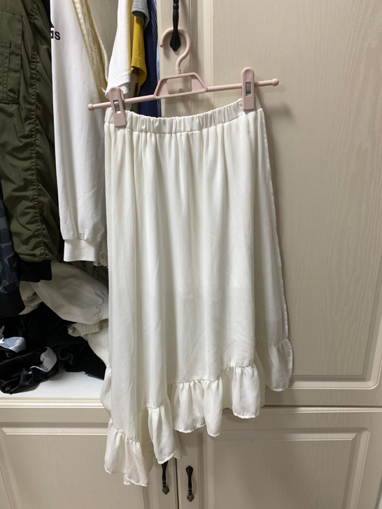 雪纺白色鱼尾荷叶裙 九成新