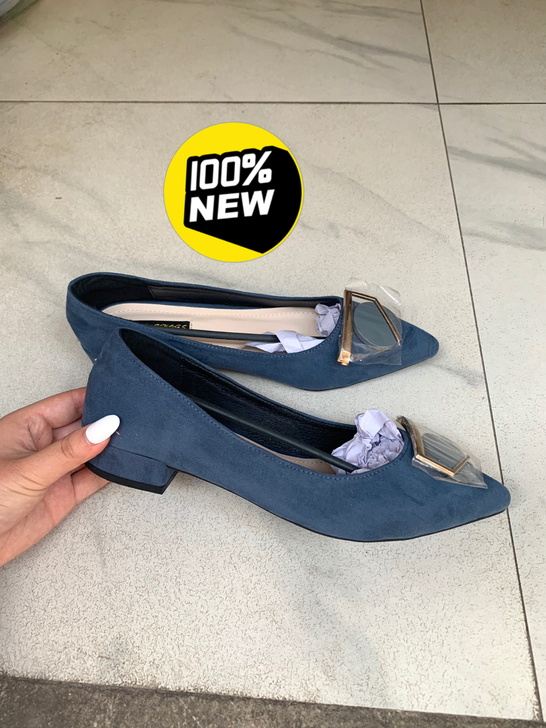 39码单鞋，偏小一码，38脚穿，质量超级好...