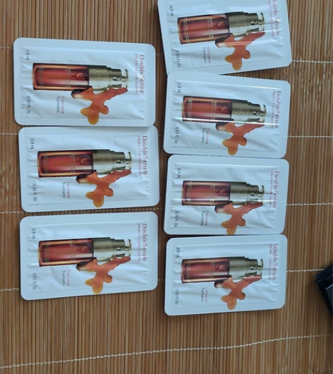 娇韵诗双萃焕活精华0.9ml＊7共6.3m...