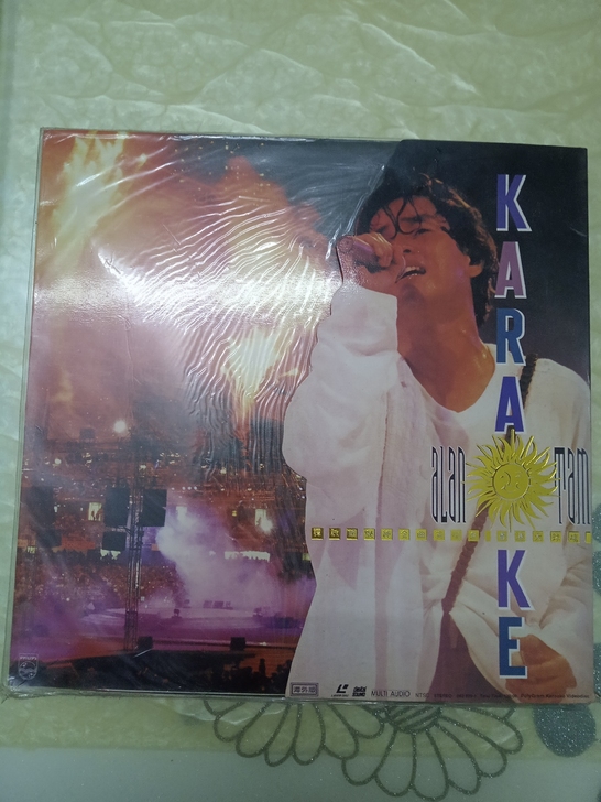 谭咏麟94香港大球场演唱会LD大碟,这碟是...