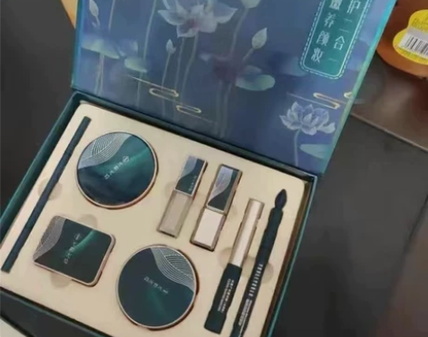 【全新正品】花西子同款全新彩妆礼盒八件套正...