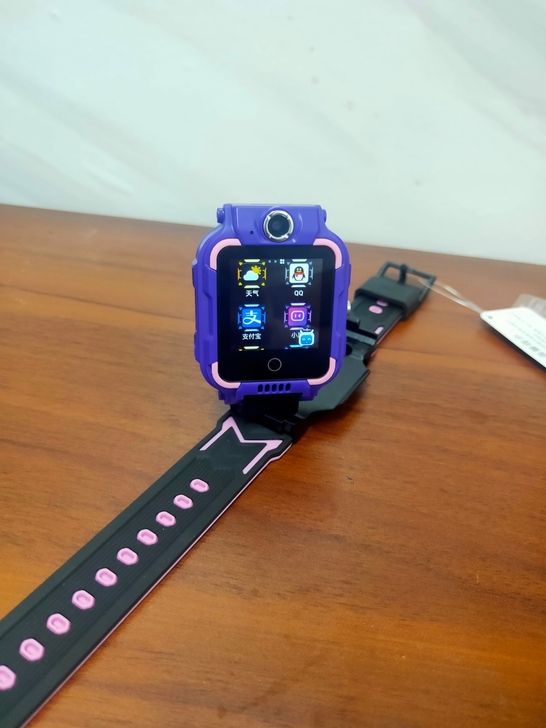 一折出全新正品小天才儿童电话手表Z6同款，...