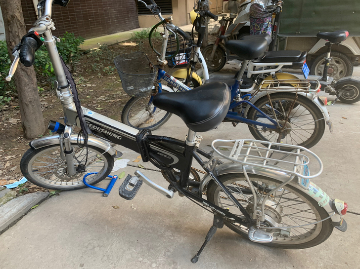 20寸锂电折叠自行车，铝合金车身，最高速度...