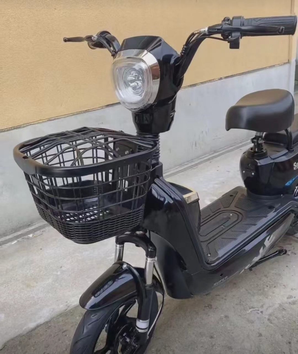 全新，骑的不到1个月，成色好，骑着轻，适合...