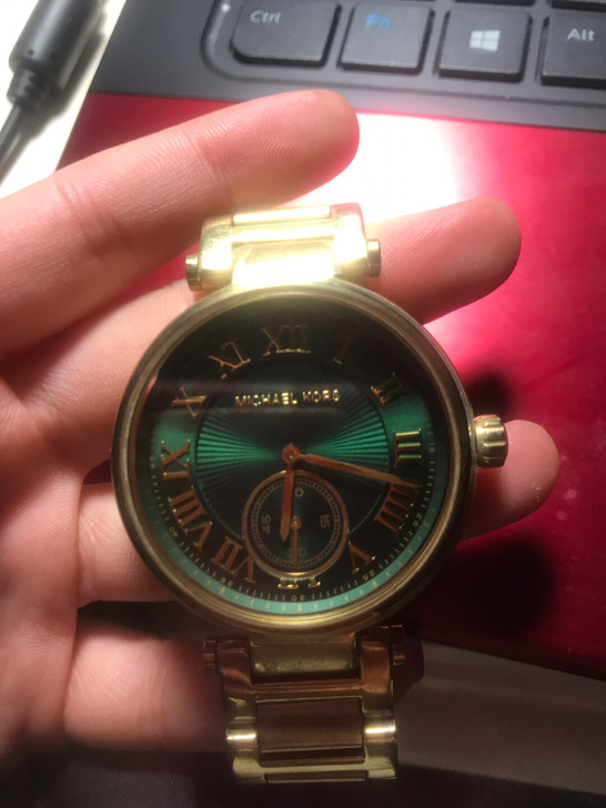 mk绿水鬼手表,要换电池了,搁置很久没有用...