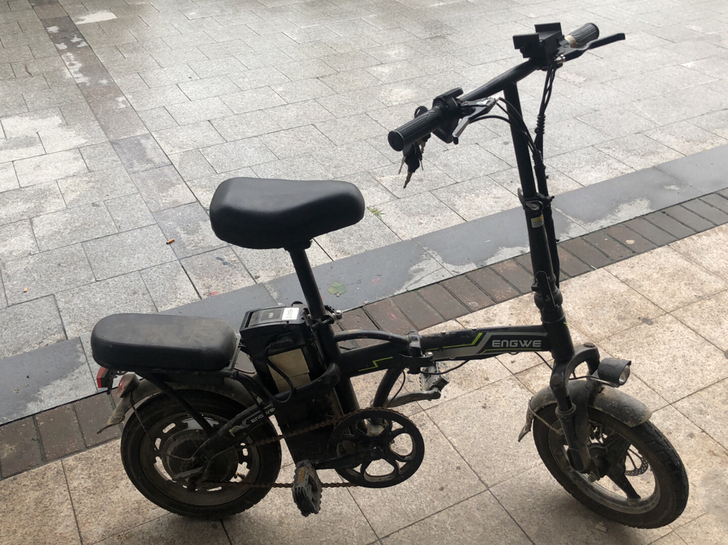 开了2个多月，可以折叠的，48v的，自提