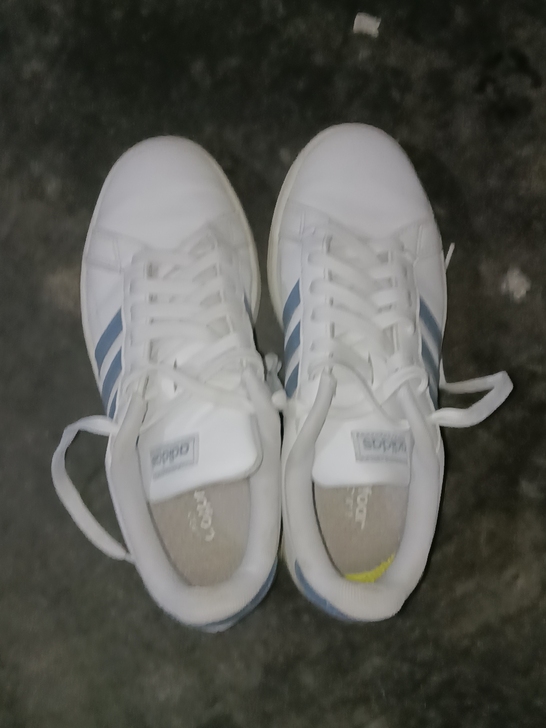 阿迪达斯板鞋，如假包退