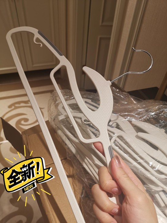 衣架还有一千多个，18元10个便宜出掉，平...