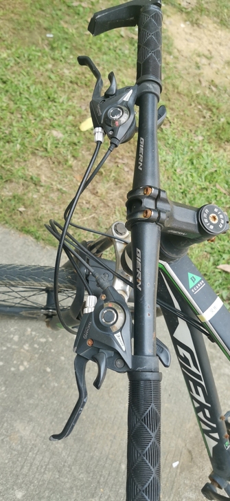 自用单车，7档变速，有使用痕迹。