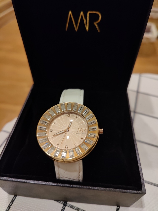 闲置真皮水钻手表