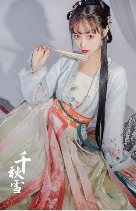 出租！！！七月夕走秀款！L码大全套不加斗篷...