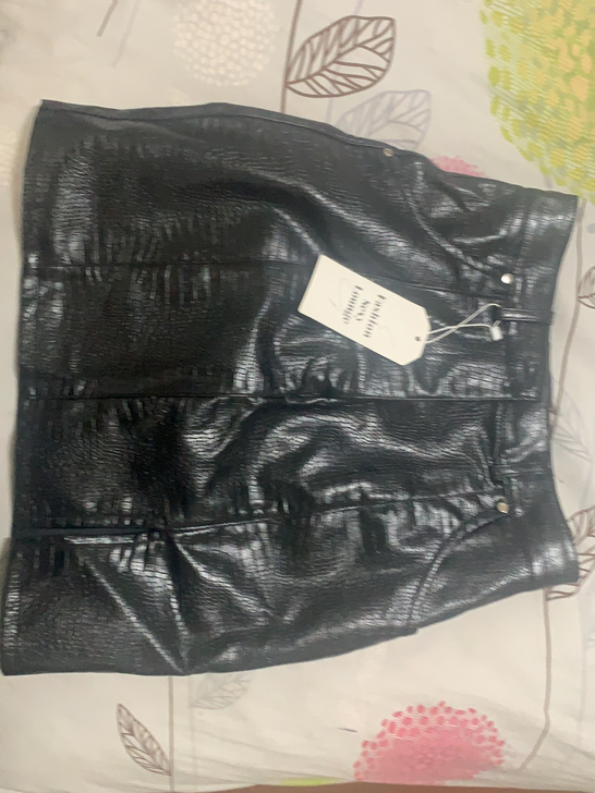 水洗皮一步裙全新S码！仅试穿！本人平时S码...