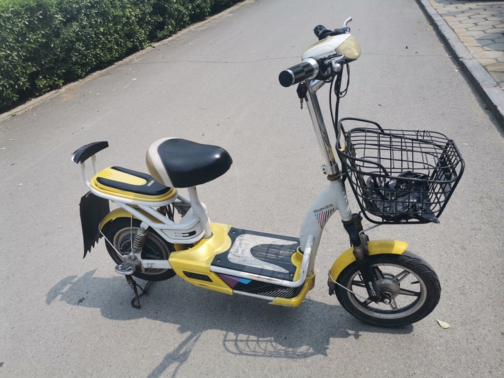 宝岛电动车，八成新，电池跑五十里左右，转给...