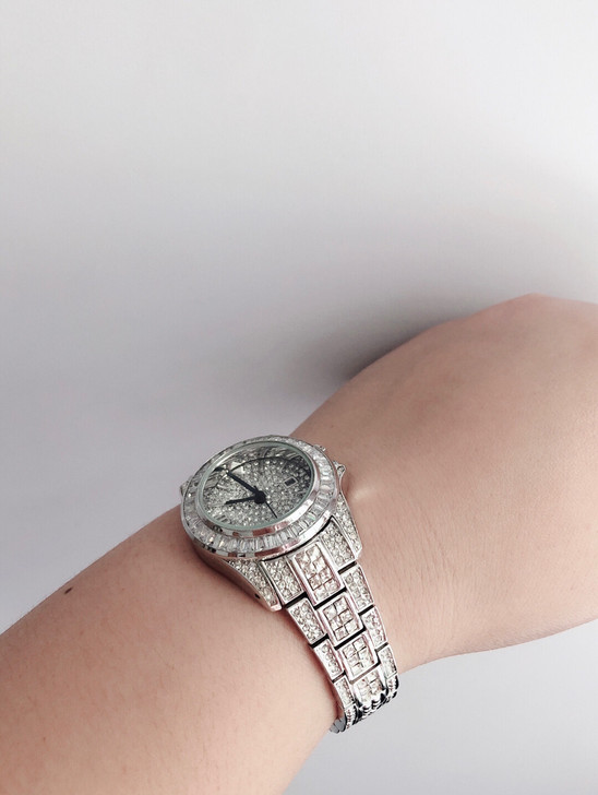 时尚手表 可看时间与日期 九成新 闲置出 ...