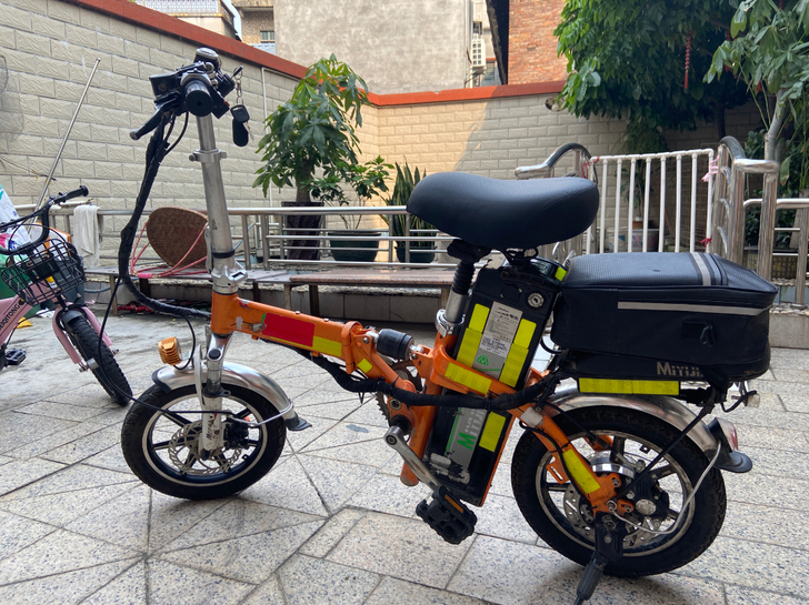折叠车，48v25a，铝合金车架，后大油刹...