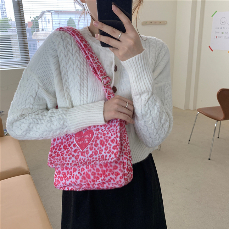 小众设计包包潮牌可爱性感秋冬季豹纹彩色爱心...