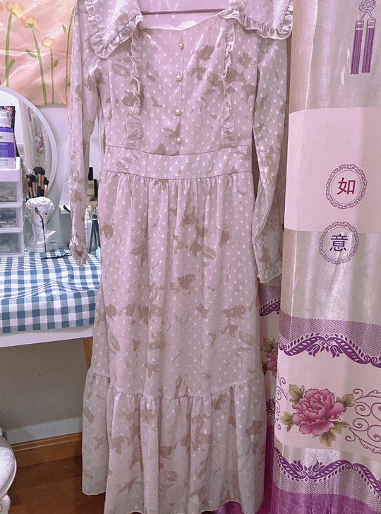 实体店一百多买的裙子买的裙子太多了被闲置了