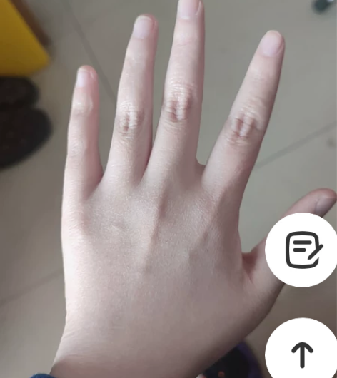 手膜，可接指甲油，真手。 手链，手机，戒指...